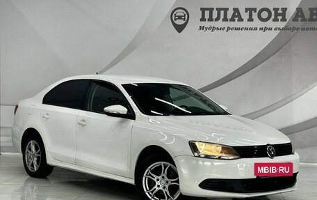 Volkswagen Jetta VI, 2013 год, 900 000 рублей, 3 фотография