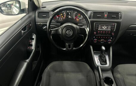 Volkswagen Jetta VI, 2013 год, 900 000 рублей, 10 фотография