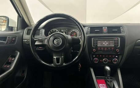 Volkswagen Jetta VI, 2013 год, 900 000 рублей, 11 фотография