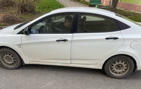 Hyundai Solaris II рестайлинг, 2011 год, 775 000 рублей, 26 фотография