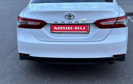 Toyota Camry, 2020 год, 3 200 000 рублей, 2 фотография