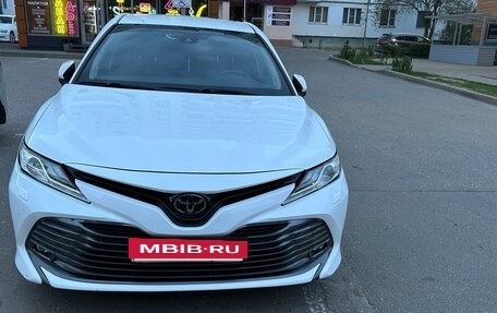 Toyota Camry, 2020 год, 3 200 000 рублей, 4 фотография