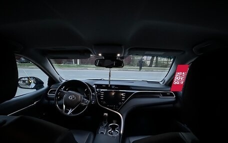 Toyota Camry, 2020 год, 3 200 000 рублей, 10 фотография