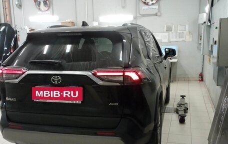 Toyota RAV4, 2021 год, 4 050 000 рублей, 2 фотография