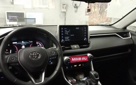 Toyota RAV4, 2021 год, 4 050 000 рублей, 4 фотография