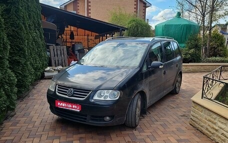 Volkswagen Touran III, 2005 год, 440 000 рублей, 1 фотография