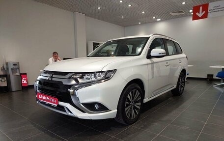 Mitsubishi Outlander III рестайлинг 3, 2022 год, 3 050 000 рублей, 1 фотография