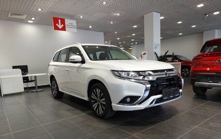Mitsubishi Outlander III рестайлинг 3, 2022 год, 3 050 000 рублей, 3 фотография