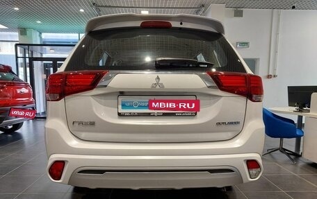 Mitsubishi Outlander III рестайлинг 3, 2022 год, 3 050 000 рублей, 5 фотография