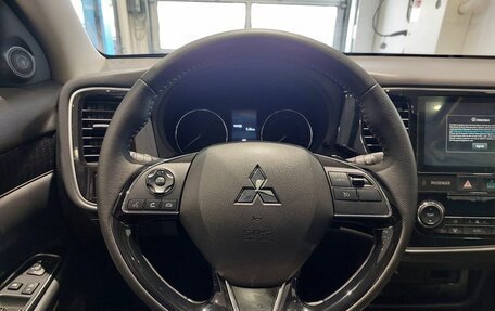 Mitsubishi Outlander III рестайлинг 3, 2022 год, 3 050 000 рублей, 14 фотография