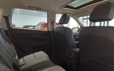Mitsubishi Outlander III рестайлинг 3, 2022 год, 3 050 000 рублей, 12 фотография