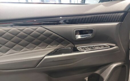 Mitsubishi Outlander III рестайлинг 3, 2022 год, 3 050 000 рублей, 19 фотография