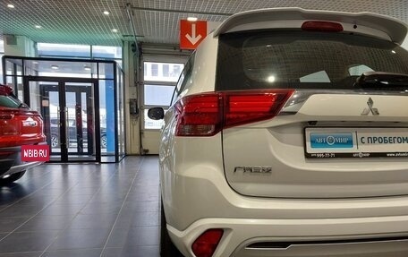 Mitsubishi Outlander III рестайлинг 3, 2022 год, 3 050 000 рублей, 8 фотография
