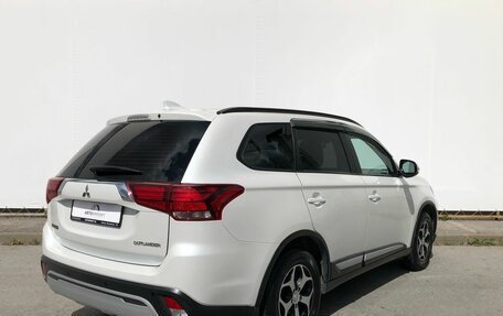 Mitsubishi Outlander III рестайлинг 3, 2018 год, 2 140 000 рублей, 2 фотография