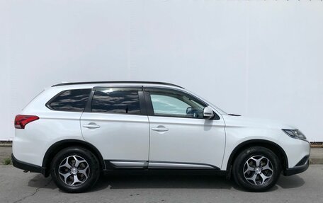 Mitsubishi Outlander III рестайлинг 3, 2018 год, 2 140 000 рублей, 8 фотография