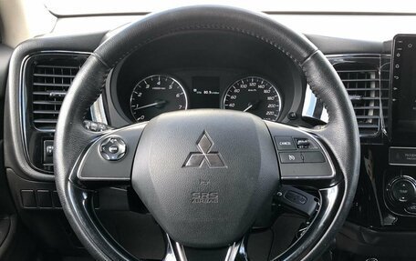Mitsubishi Outlander III рестайлинг 3, 2018 год, 2 140 000 рублей, 11 фотография