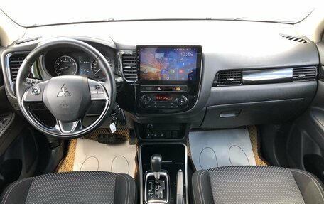 Mitsubishi Outlander III рестайлинг 3, 2018 год, 2 140 000 рублей, 10 фотография