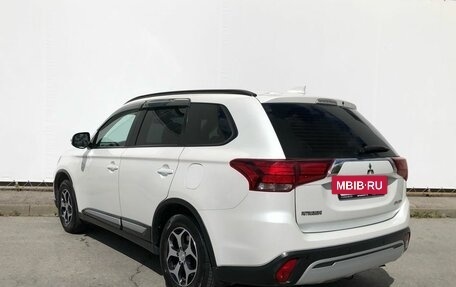 Mitsubishi Outlander III рестайлинг 3, 2018 год, 2 140 000 рублей, 4 фотография