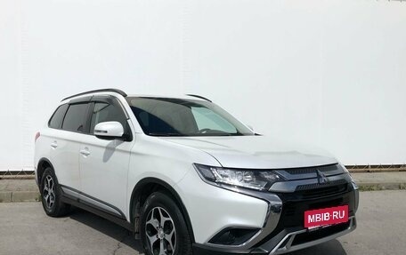 Mitsubishi Outlander III рестайлинг 3, 2018 год, 2 140 000 рублей, 3 фотография