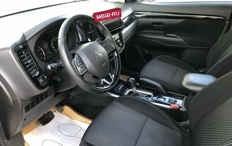 Mitsubishi Outlander III рестайлинг 3, 2018 год, 2 140 000 рублей, 9 фотография