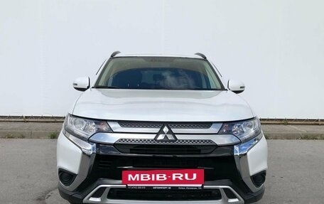 Mitsubishi Outlander III рестайлинг 3, 2018 год, 2 140 000 рублей, 5 фотография
