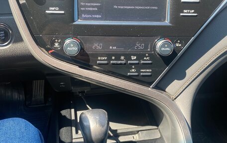 Toyota Camry, 2019 год, 2 600 000 рублей, 2 фотография