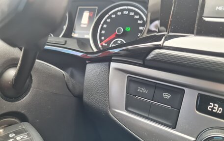 Volkswagen Multivan T6 рестайлинг, 2021 год, 6 550 000 рублей, 12 фотография