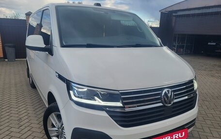 Volkswagen Multivan T6 рестайлинг, 2021 год, 6 550 000 рублей, 2 фотография