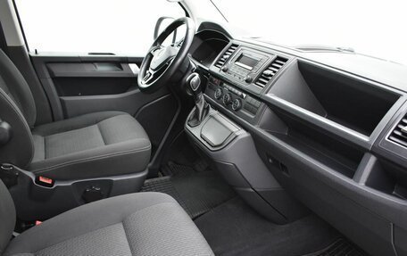 Volkswagen Multivan T6 рестайлинг, 2017 год, 2 799 000 рублей, 7 фотография