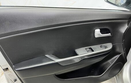 KIA Rio III рестайлинг, 2015 год, 985 000 рублей, 20 фотография