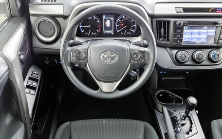 Toyota RAV4, 2017 год, 2 299 000 рублей, 12 фотография