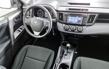 Toyota RAV4, 2017 год, 2 299 000 рублей, 22 фотография