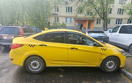Hyundai Solaris II рестайлинг, 2015 год, 565 000 рублей, 3 фотография