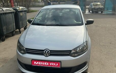 Volkswagen Polo VI (EU Market), 2013 год, 800 000 рублей, 1 фотография