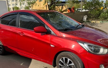 Hyundai Solaris II рестайлинг, 2011 год, 870 000 рублей, 2 фотография