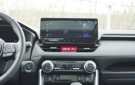 Toyota RAV4, 2024 год, 4 185 000 рублей, 12 фотография