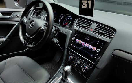 Volkswagen Golf VII, 2018 год, 1 900 000 рублей, 25 фотография