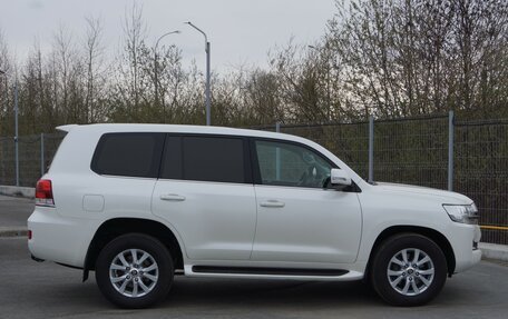 Toyota Land Cruiser 200, 2016 год, 5 600 000 рублей, 6 фотография