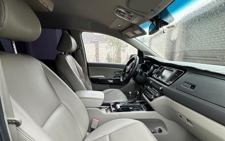 KIA Carnival III, 2016 год, 2 350 000 рублей, 3 фотография