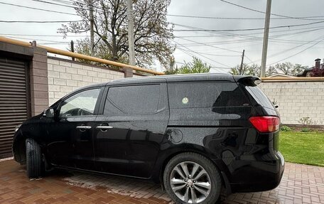 KIA Carnival III, 2016 год, 2 350 000 рублей, 2 фотография