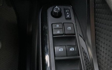 Toyota C-HR I рестайлинг, 2018 год, 2 150 000 рублей, 7 фотография