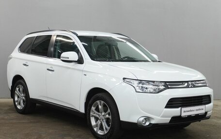 Mitsubishi Outlander III рестайлинг 3, 2014 год, 1 820 000 рублей, 3 фотография