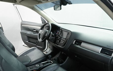 Mitsubishi Outlander III рестайлинг 3, 2014 год, 1 820 000 рублей, 13 фотография