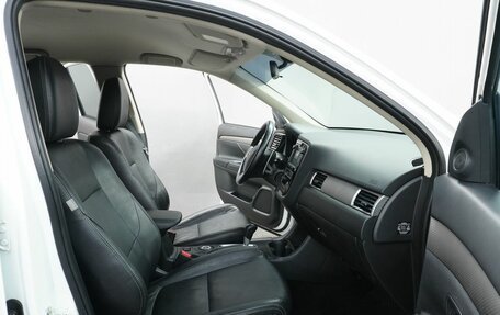 Mitsubishi Outlander III рестайлинг 3, 2014 год, 1 820 000 рублей, 12 фотография