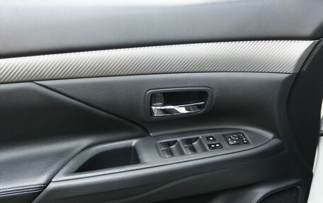Mitsubishi Outlander III рестайлинг 3, 2014 год, 1 820 000 рублей, 16 фотография