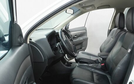 Mitsubishi Outlander III рестайлинг 3, 2014 год, 1 820 000 рублей, 15 фотография