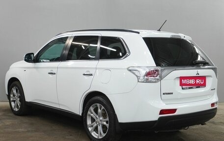 Mitsubishi Outlander III рестайлинг 3, 2014 год, 1 820 000 рублей, 7 фотография