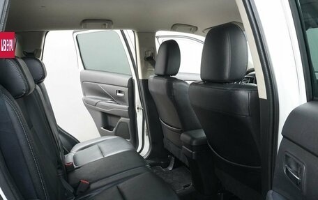 Mitsubishi Outlander III рестайлинг 3, 2014 год, 1 820 000 рублей, 11 фотография
