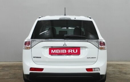 Mitsubishi Outlander III рестайлинг 3, 2014 год, 1 820 000 рублей, 6 фотография