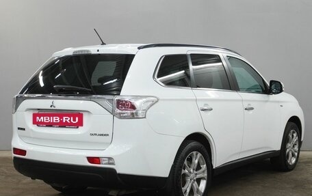 Mitsubishi Outlander III рестайлинг 3, 2014 год, 1 820 000 рублей, 5 фотография
